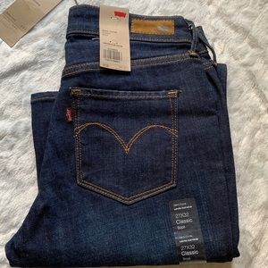 LEVI'S Demi Curve ~ Classic Boot ~ Stretch  Jeans.